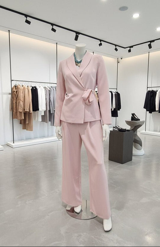 Tailleur Rosa Pastello con Giacca Avvolgente e Pantaloni a Palazzo - GrazieGio