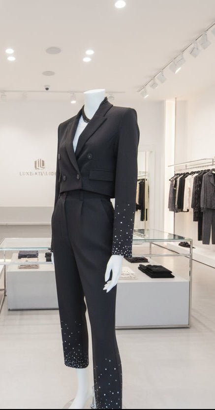 Tailleur Nero Luxury con Applicazioni di Strass e Giacca Cropped - GrazieGio