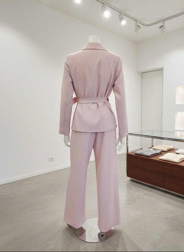 Tailleur Rosa Pastello con Giacca Avvolgente e Pantaloni a Palazzo - GrazieGio